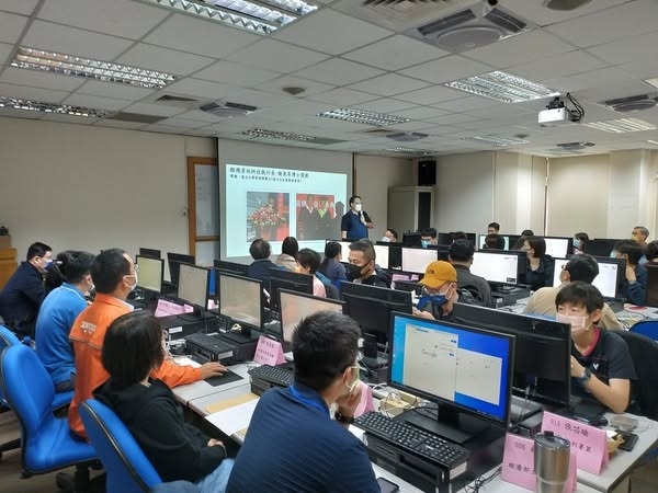 數位經濟與雲端商務應用 高校雲端工作術操作實務 - 謝東昇博士