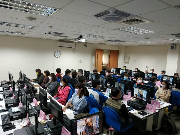 數位經濟與雲端商務應用 高校雲端工作術操作實務 - 謝東昇博士