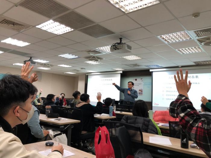 智慧投資新趨勢 理財面面觀 - 謝東昇博士