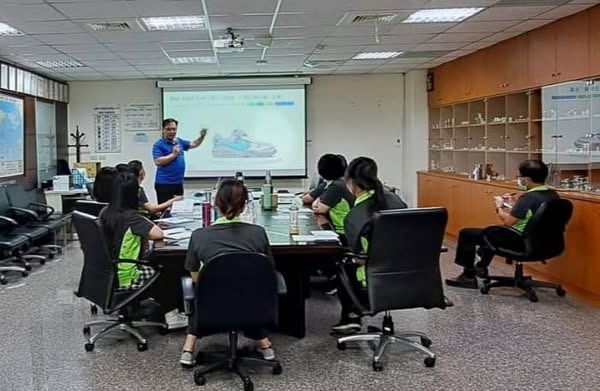 數位行銷策略與應用 - 謝東昇博士