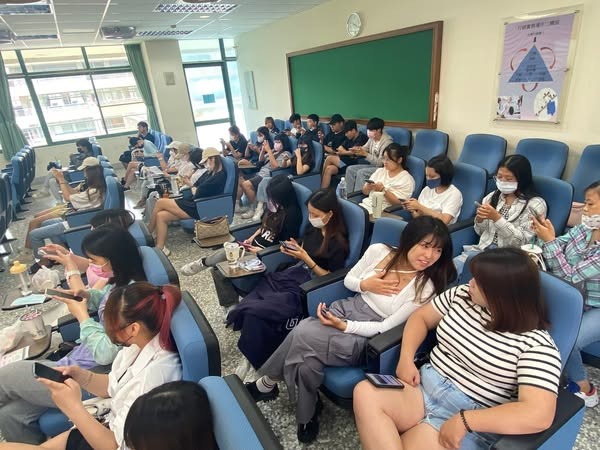 數位科技與AI人工智能發展應用 - 謝東昇博士