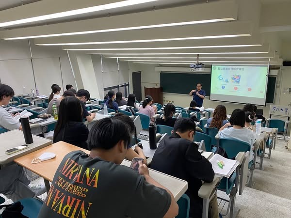數位科技與AI人工智能發展應用 - 謝東昇博士