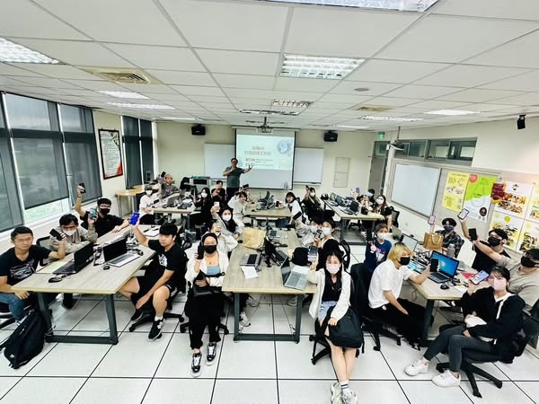 玩轉AI 打造超強雲端工作術 - 謝東昇博士