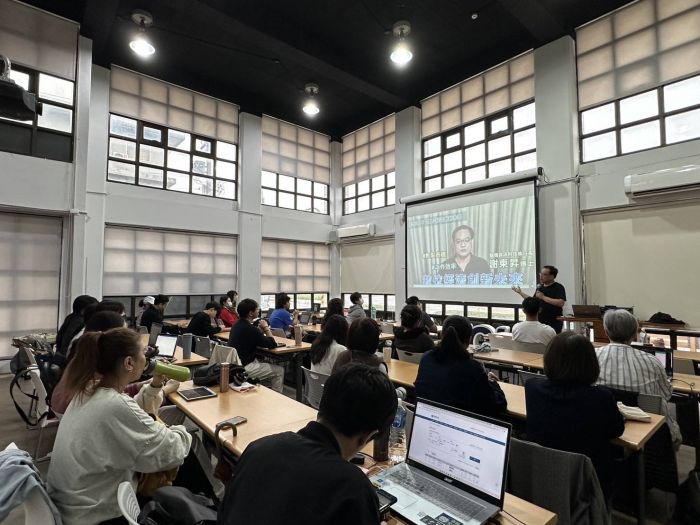 謝東昇博士前往逢甲大學教授「超高效AI工具應用於營運企畫書撰寫」課程。