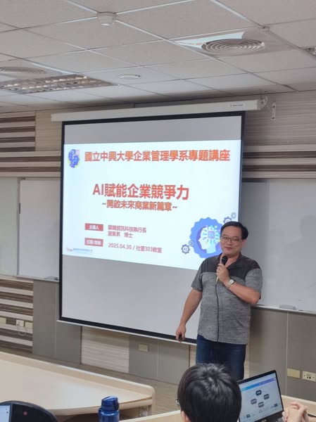 謝東昇博士前往中興大學教授「AI賦能企業競爭力 - 開啟未來商業的新篇章」課程。