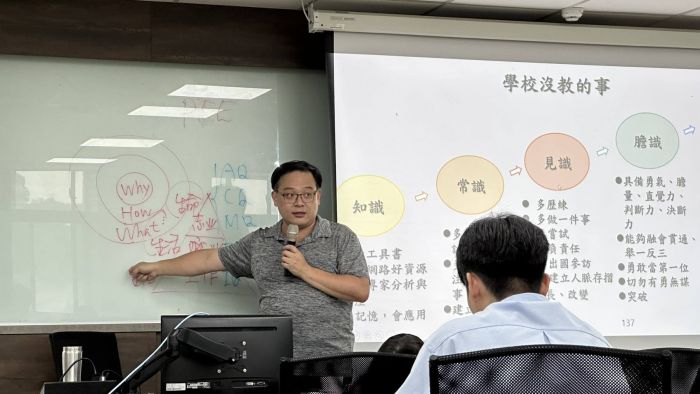 謝東昇博士前往彰師大講授「AI時代職涯新趨勢」講座