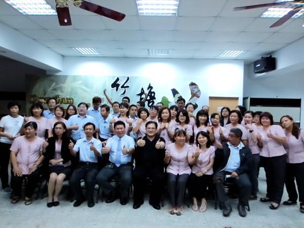 騏璣資訊科技執行長謝東昇博士 受竹塘鄉農會之邀進行員工在職教 活動照片