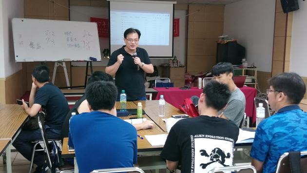 騏璣資訊科技執行長謝東昇博士受邀至彰化縣商業會擔任 107年 活動照片