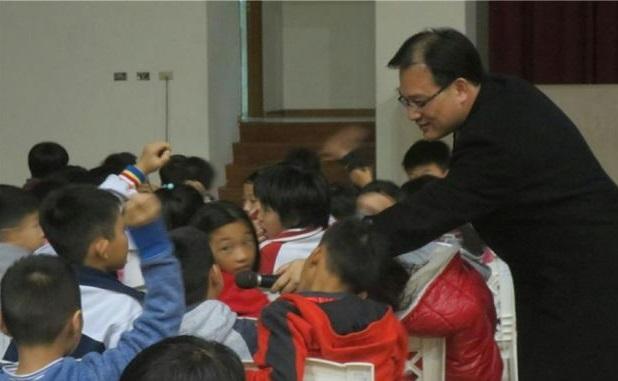 騏璣資訊科技執行長謝東昇博士受邀至均頭中小學講授「我的未來不 活動照片
